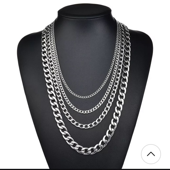 SIMPLE SILVER CHAINED NECKLACE - Picture 2 of 3